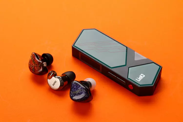 xDuoo Link3 beside 3 IEMs