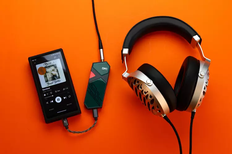 xDuoo Link3 connected to FiiO M33 R2R DAP with headphones