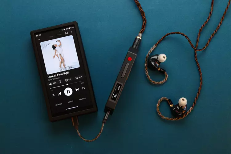 xDuoo Link3 connected to earphones and a DAP