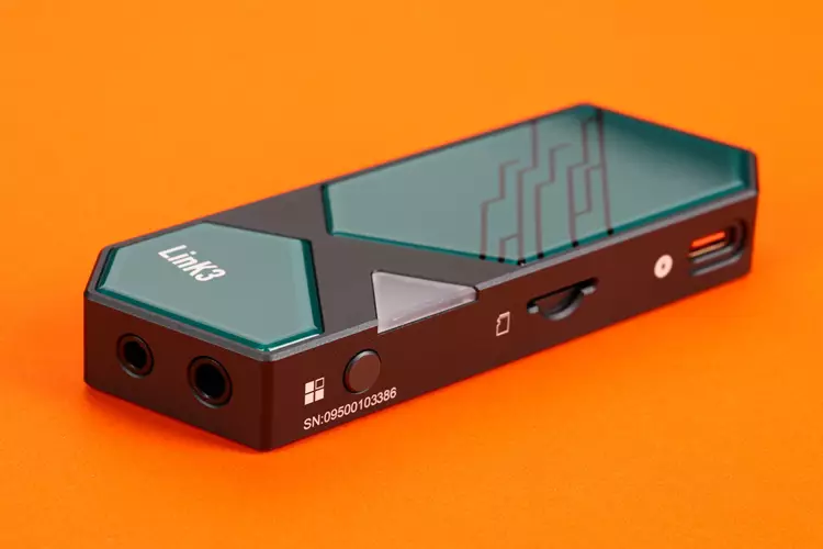 xDuoo Link3 controls and microSD slot