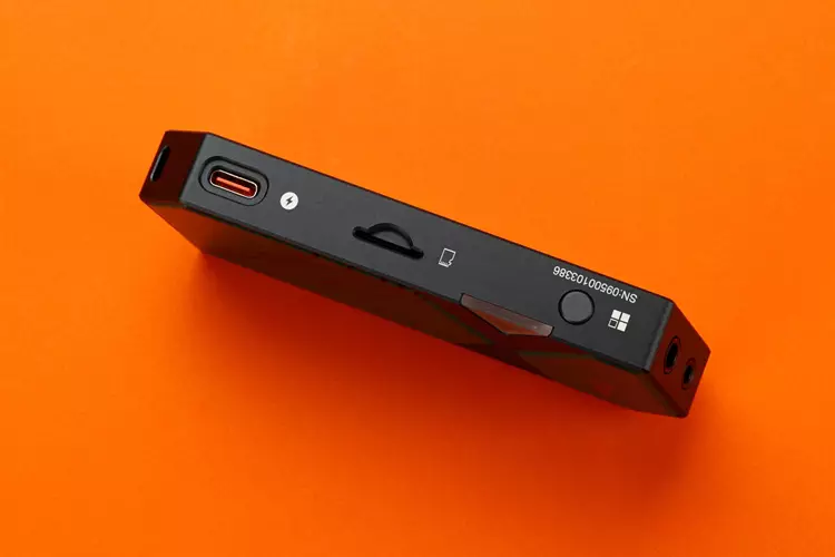 xDuoo Link3 microSD slot panel