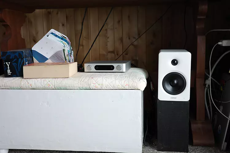 Edifier M90 right speaker in living room