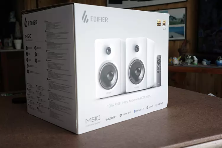 Edifier M90 speakers box