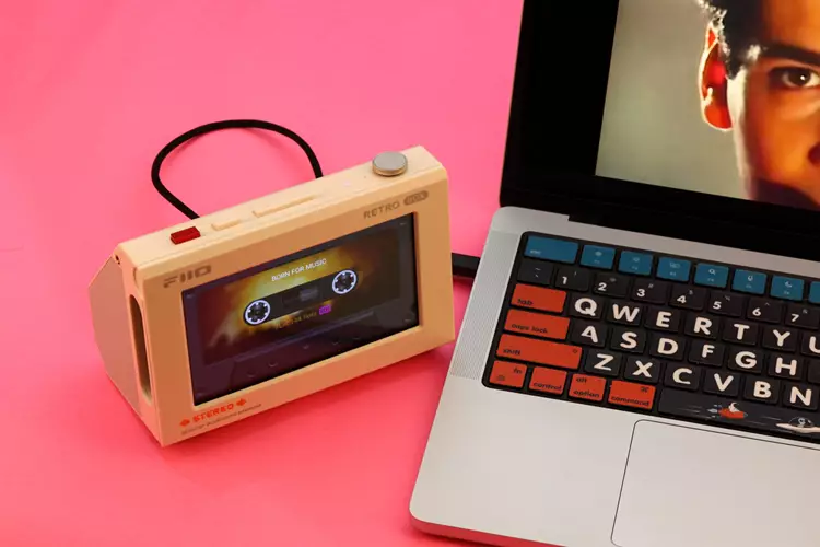 FiiO RETRO BOX connected to a MacBook laptop