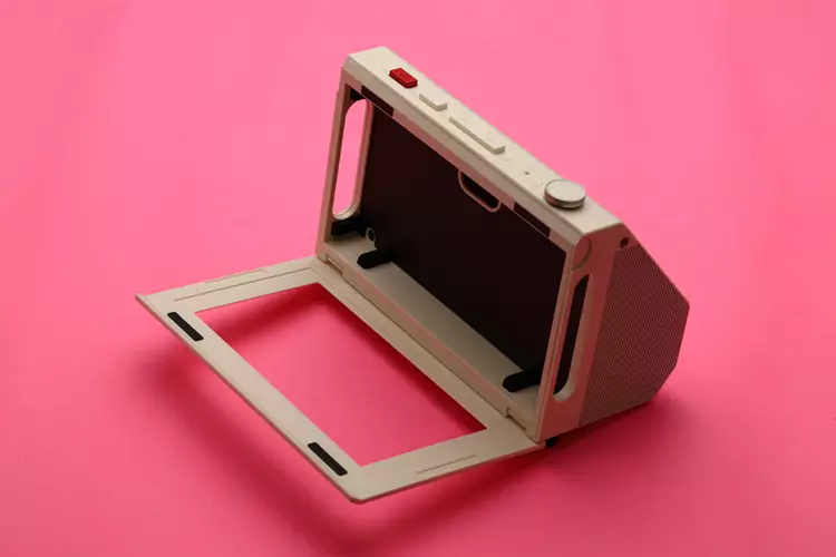 FiiO RETRO BOX with front panel lid open