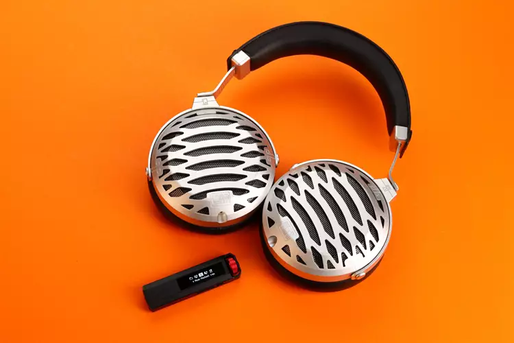 FiiO SNOWSKY ECHO NANO beside TANGZU Ox Demon headphones