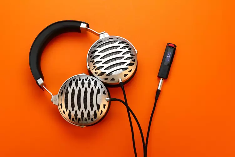 FiiO SNOWSKY ECHO NANO connected to TANGZU Ox Demon headphones