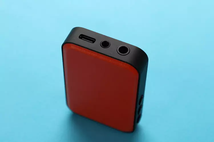 Fosi Audio MD3 top panel headphone jack ports