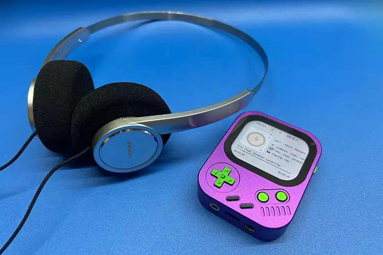 Hidizs AP30 Music Boy beside a FiiO SNOWSKY Wind headphones