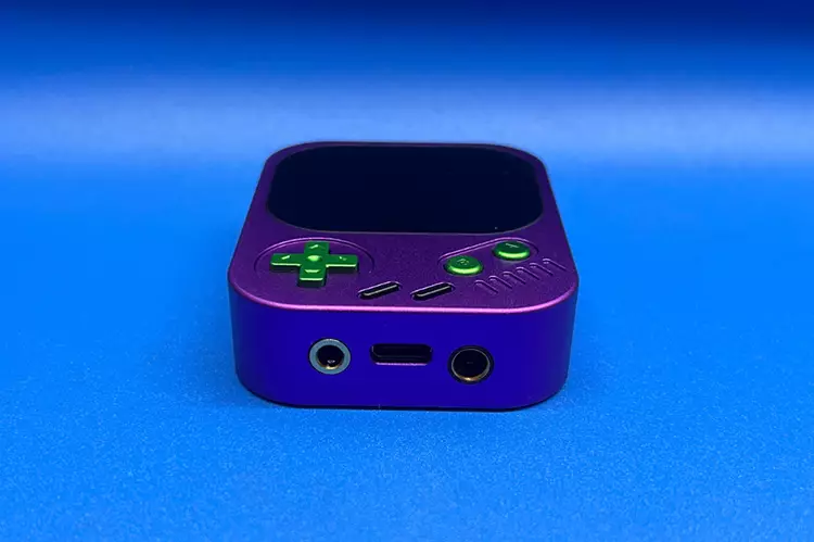 Hidizs AP30 Music Boy headphone ports on base panel