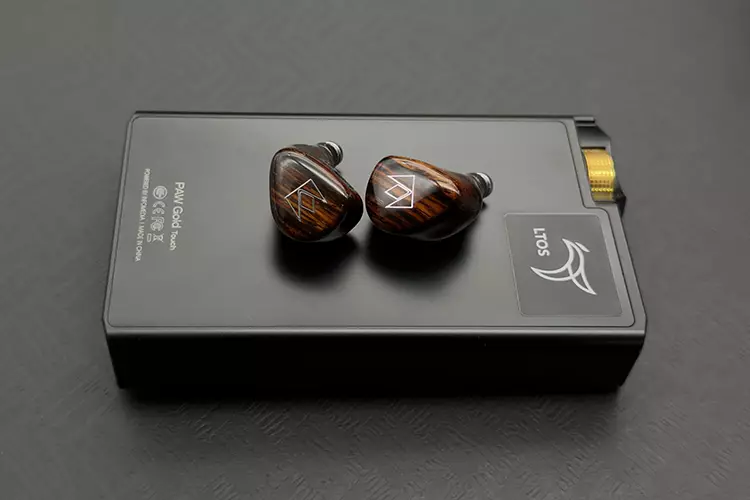 Noble Audio Lu Ban on top of Lotoo PAW Touch Gold DAP