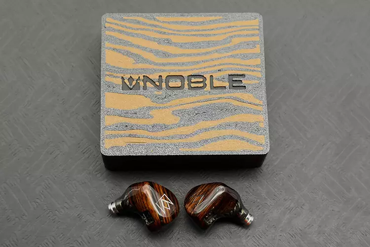 Noble Audio Lu Ban shells under its wooden box