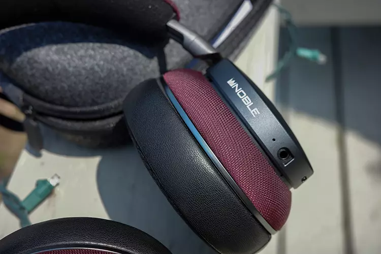 Noble FoKus Apollo Pro ear cup wired port