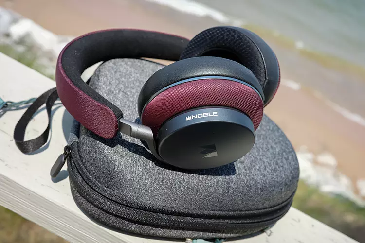 Noble FoKus Apollo Pro headphones on its carry case