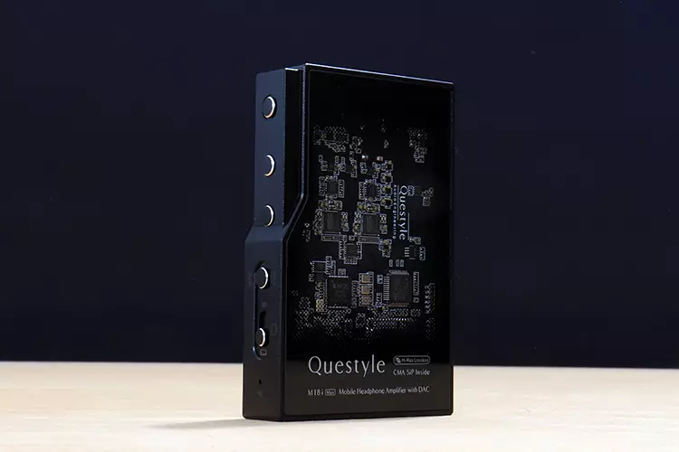 Questyle M18i Max standing upright