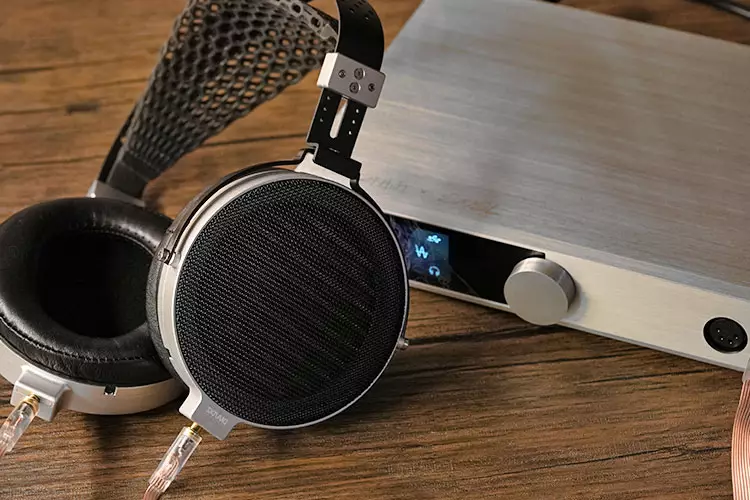 SMSL X MOONDROP DHA15 with MOONDROP Skyland headphones