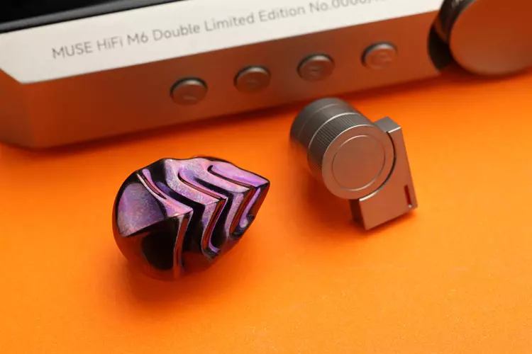 Softears EDGE beside Hidizs MK12 Turris IEM