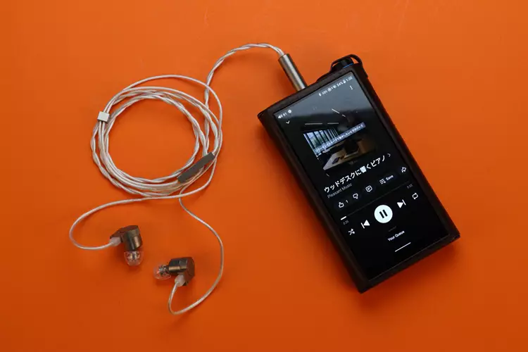 Softears EDGE connected to the FiiO M15S