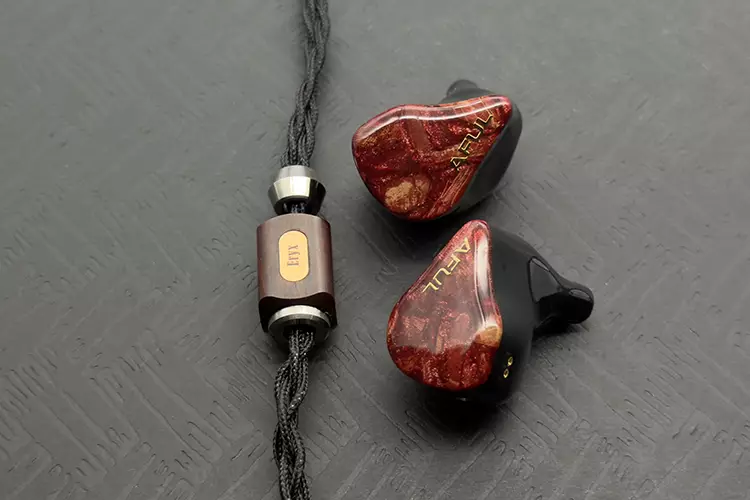 ddHiFi Eryx cable connected to AFUL DAWN-X
