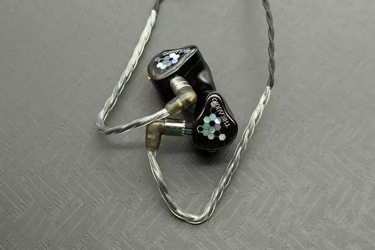 ddHiFi Eryx connected to THIEAUDIO Monarch MKIV