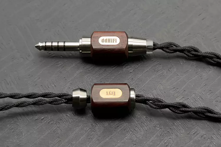 ddHiFi Eryx plug and splitter barrel