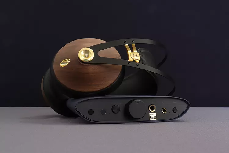 iFi Audio ZEN Air DAC 2 with Meze Audio 99 Classics Gen 2 headphones