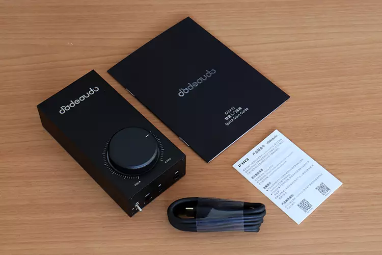 FiiO JadeAudio GIGAS 1 accessories