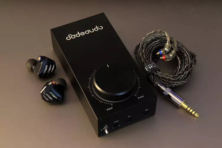 FiiO JadeAudio GIGAS 1 beside IEMs and a cable