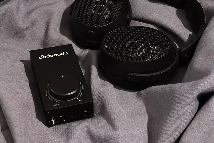 FiiO JadeAudio GIGAS 1 beside Sennheiser HD 490 PRO Plus
