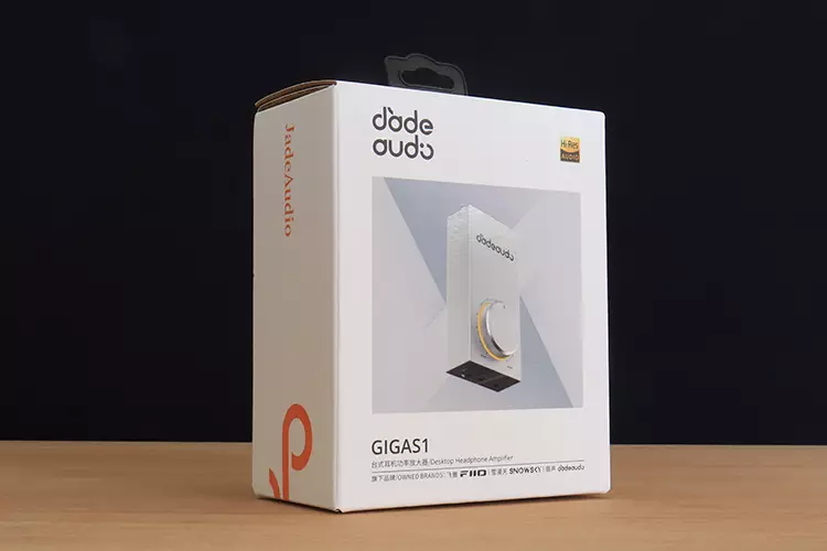 FiiO JadeAudio GIGAS 1 box