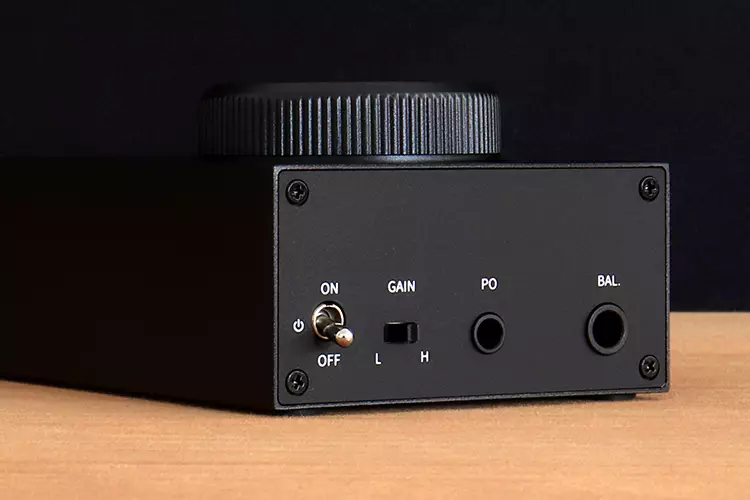 FiiO JadeAudio GIGAS 1 front panel