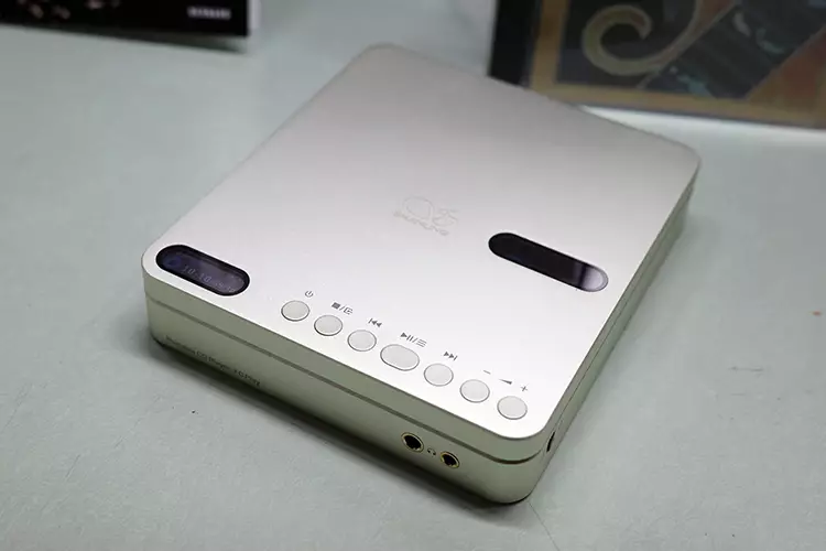 Shanling EC Play top panel