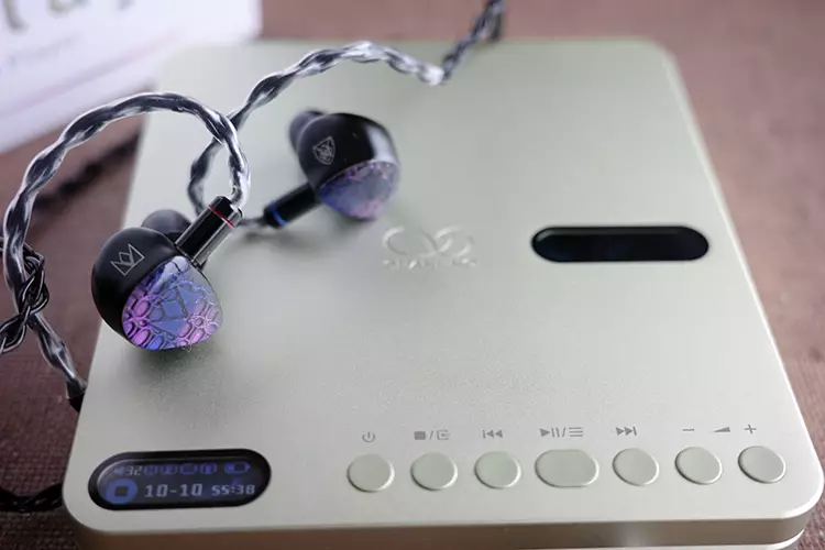 Shanling EC Play with Noble Audio Knight IEMs