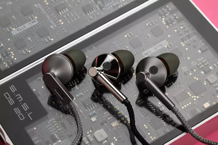 ddHiFi Memory AL4.4 and Pd4.4 beside ddHiFi Memory